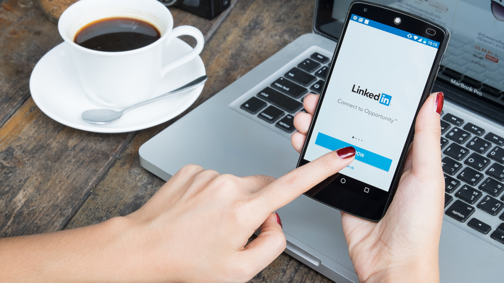 Should I Set Up Job Alerts Using LinkedIn?